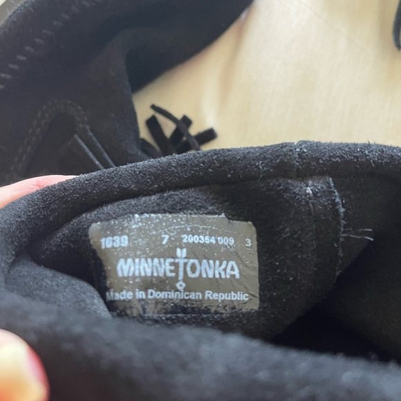 Minnetonka Black Moccasin Fringe Shoes - Picture 5 of 11